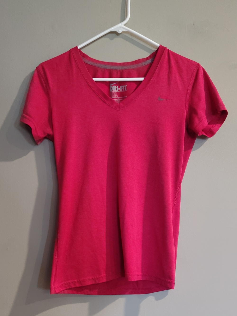 Nike Dri-Fit Women's Small Pink Short Sleeve Regular Fit v-neck T-shirt